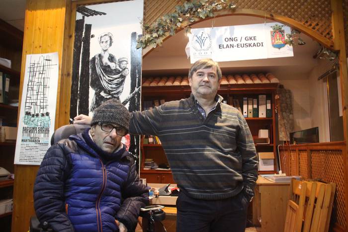 25 urtez, begirada gai sozialetan