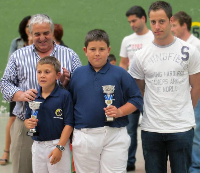 San Pedro egunean jokatuko dira esku pilota eta pala txapelketetako finalak