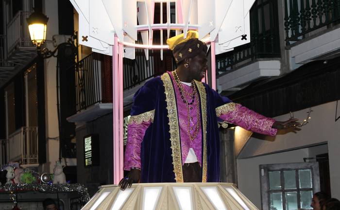 Bihar, pajeen bisita, eta etzi, Errege Magoen desfilea