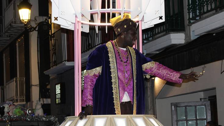 Bihar, pajeen bisita, eta etzi, Errege Magoen desfilea