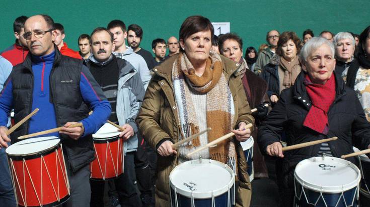 Dena prest, danborraren bueltako lau eguneko festei hasiera emateko
