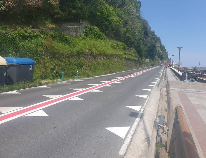 Moila ondoko errepidea pintatu dute, segurtasuna areagotzeko helburuarekin