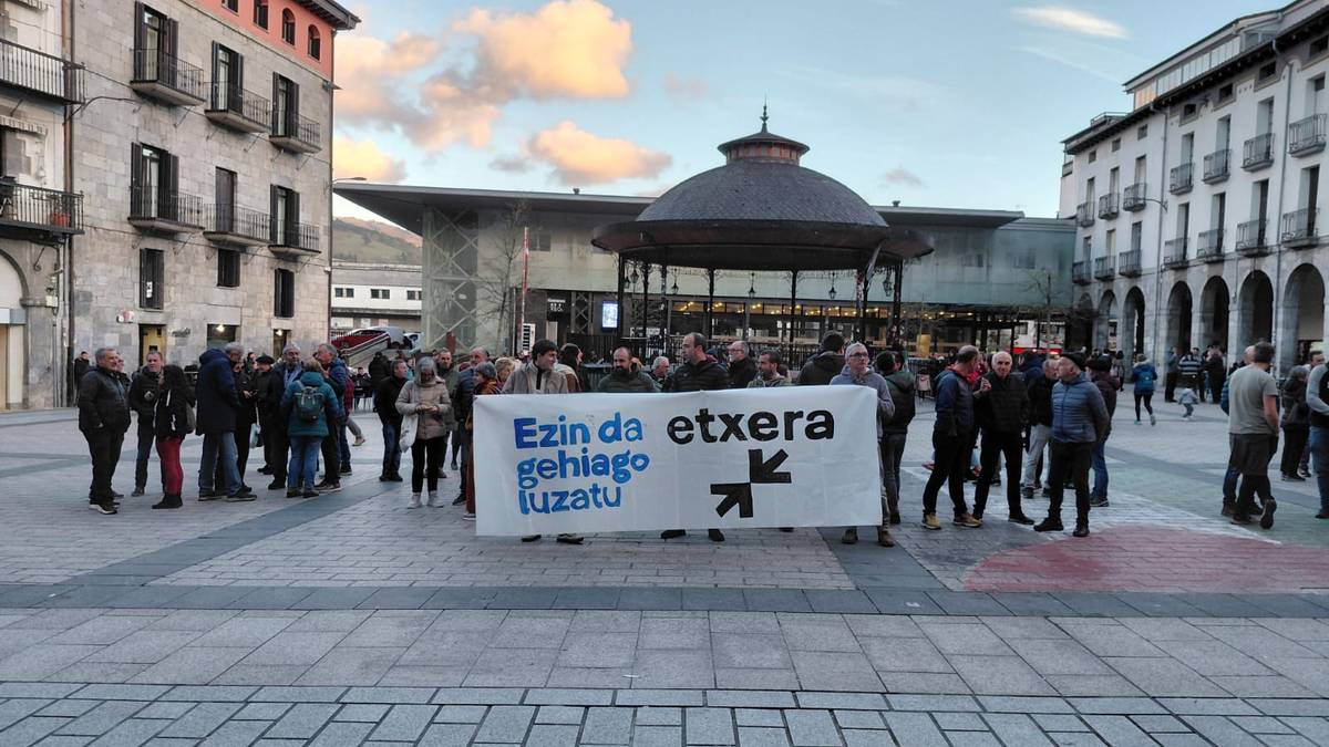 Euskal presoen eskubideak aldarrikatu dituzte plazan