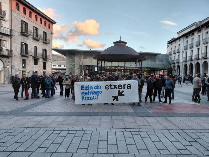 Euskal presoen eskubideak aldarrikatu dituzte plazan