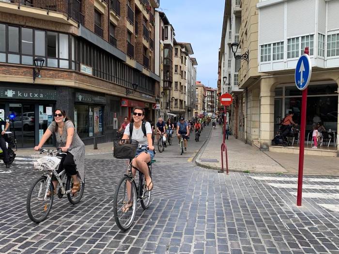 Zumaiatik ere igaro da Euskal Herriko Pentsiodunen Mugimenduaren bizikleta martxa