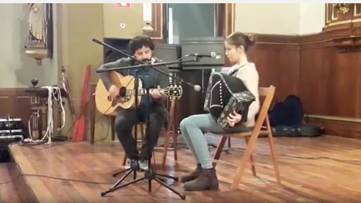 Izaro Olazabalek Huntza taldearen ‘Aldapan Gora’ abestiaren bertsioa egin du