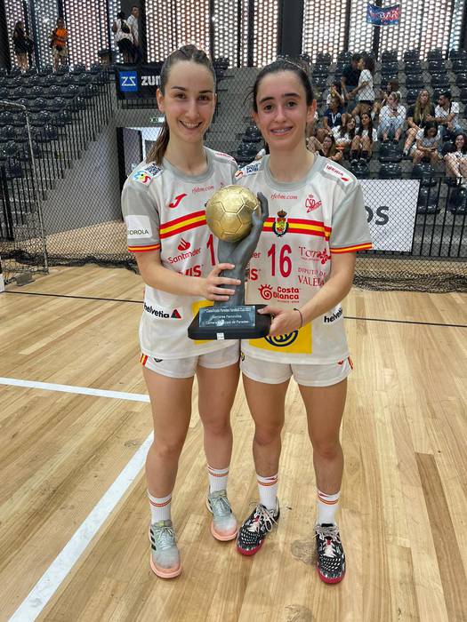 Munduko Eskubaloi Txapelketa jokatuko dute Espainiako selekzioarekin Ugazi Manterolak eta Miren Garatek