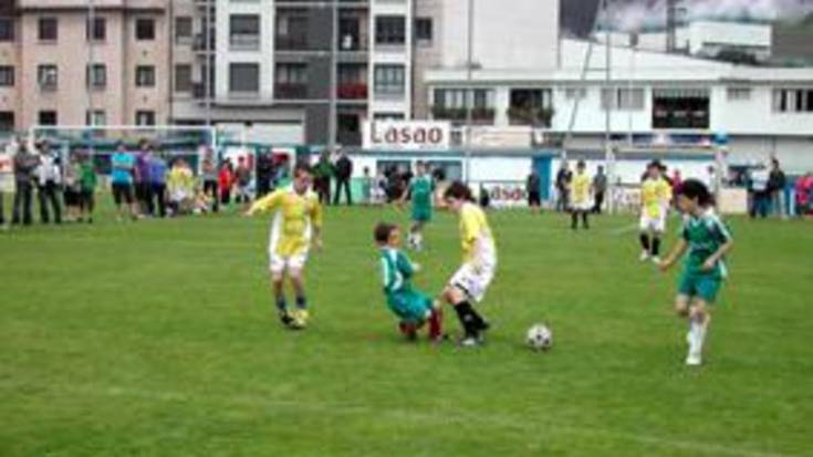 Eskolarteko futbol txapelketako finalak