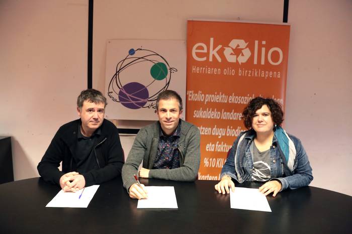 Kilometroek eta Ekoliok hitzarmena sinatu dute