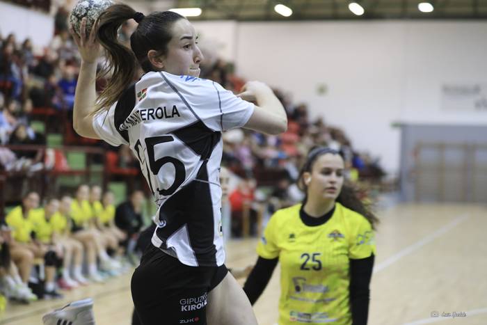 Ugazi Manterolak Galiziako Porriño taldean jokatuko du