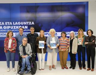 Gipuzkoako zentro guztiak zaintza eredu berriaren aterpean bateratuko dituen gida osatu dute