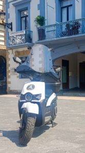Moto elektriko berria du Getariako udal brigadak