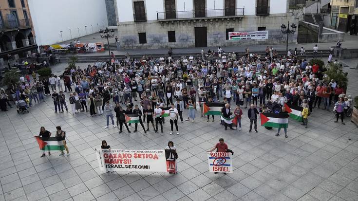 Herritarrek plaza bete dute, Palestinari elkartasuna adierazteko