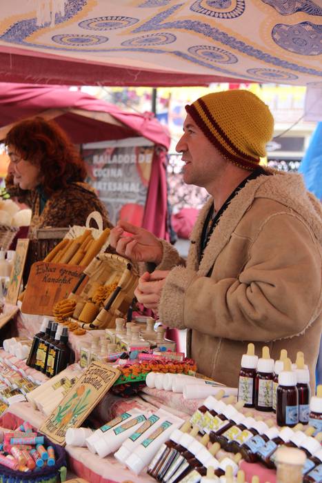 Erdi Aroko Azokako banderak muntatuko dituzte etzi Alde Zaharrean