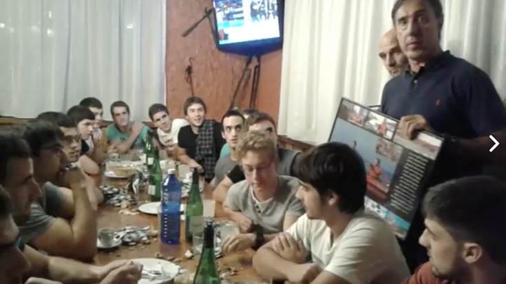 Arraunlariek Frances eta Txabarriri eskainitako agurreko bertsoa