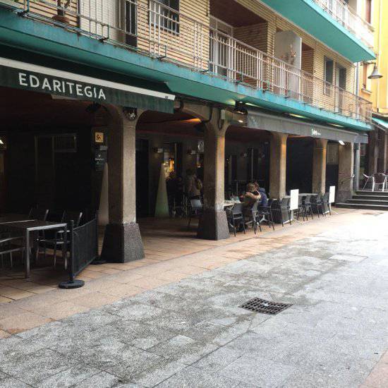 Tabernen edukiera erdira jaitsiko dute eta 23:30erako itxi beharko dituzte Zarautzen