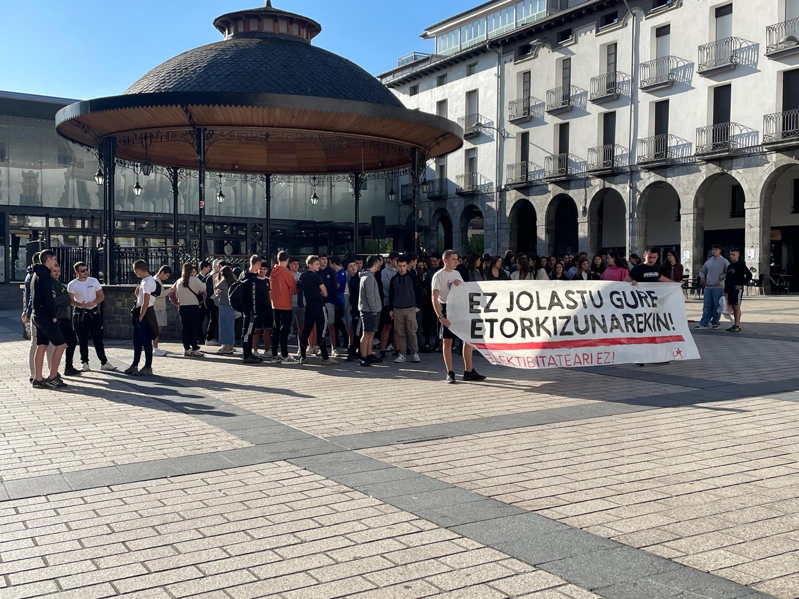 Martxoaren 13an, gorakada erreakzionarioen aurka