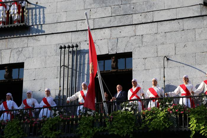 Azkoitiko bandera ofizialaren ekitaldia, bideoan