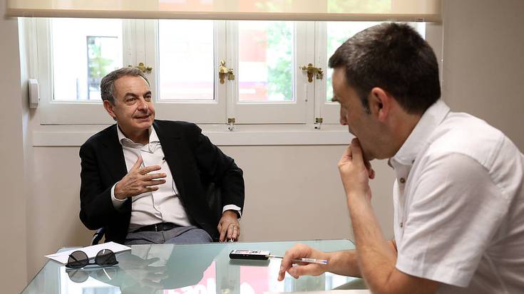 Jose Luis Rodriguez Zapatero elkarrizketatu du Enekoitz Esnaola kazetariak