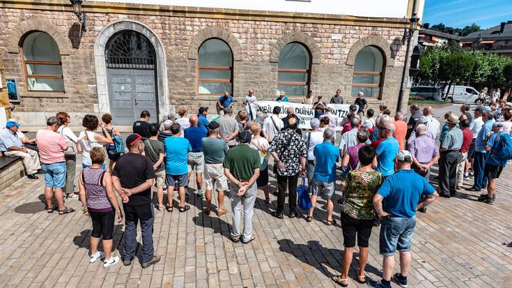 Elkarretaratze batekin hartu dituzte pentsiodunek oporrak