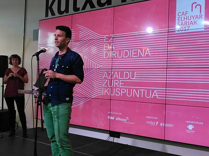 Gorka Azkune azpeitiarrak jaso du Caf-Elhuyar Dibulgazio-artikulu onenaren saria