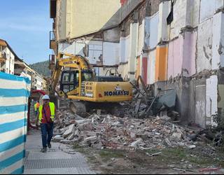 Trafikoan mozketa puntualak egingo dituzte gaur eta bihar, frontoia eraisteko lanak tarteko