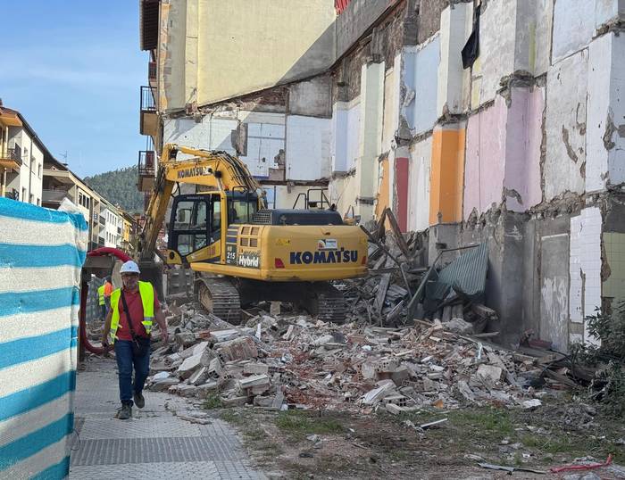 Trafikoan mozketa puntualak egingo dituzte gaur eta bihar, frontoia eraisteko lanak tarteko