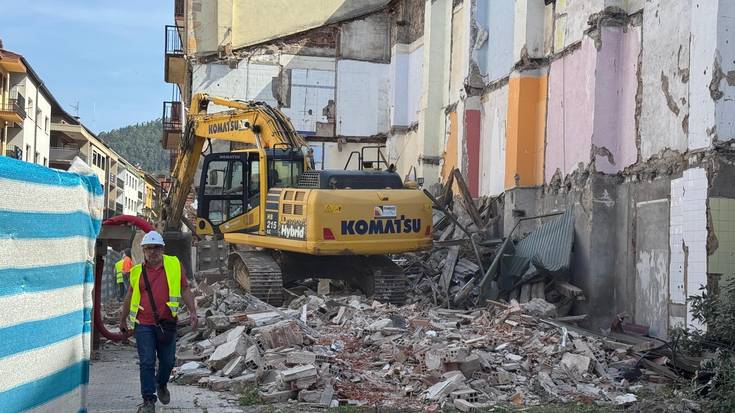 Trafikoan mozketa puntualak egingo dituzte gaur eta bihar, frontoia eraisteko lanak tarteko