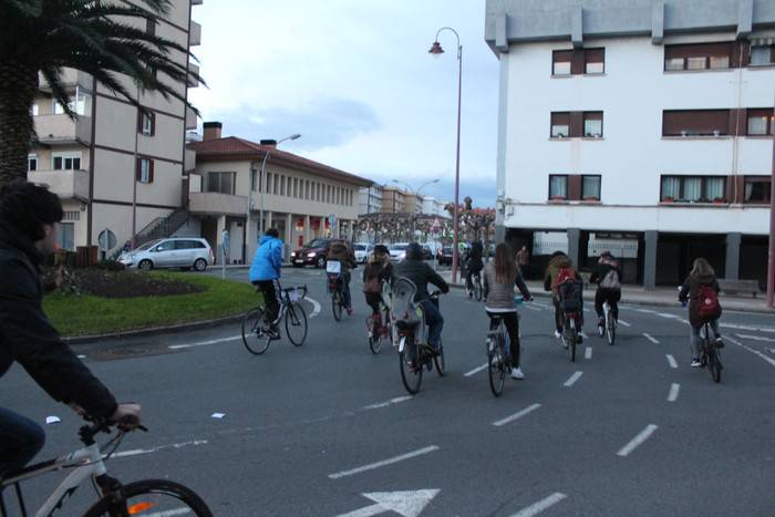 Zarauzko kiroldegiko langileak: "Eskatzen dugunarekiko proposamen konkreturen bat dagoen unean kokatuko gara konponbidearen bidean"
