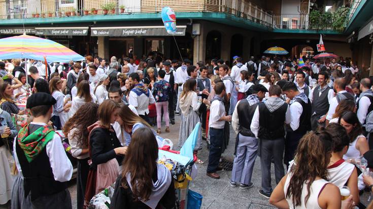 Pandemia eteteko neurriak sustatzeko sentsibilizazio kanpaina egingo dute kalean bihar eta ostiralean