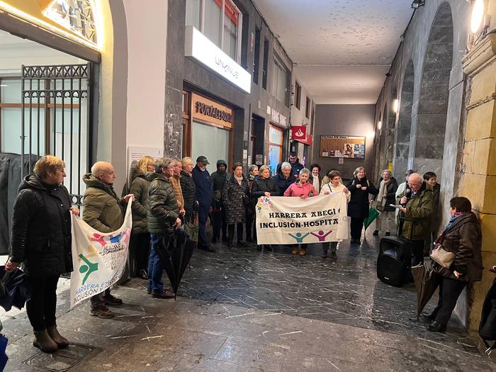 Gizartearen gehiegizko kontsumismoa eta munduko gosetea salatu dituzte Isilune Zirkuluan