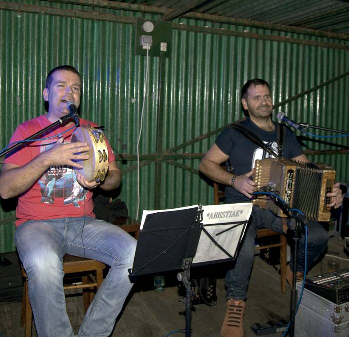 Lau musikarik jarriko dute festa asteburuan Aristerrazun