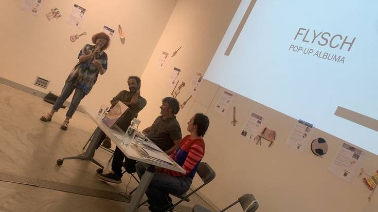Oxford aretoa bete egin da Irene Iruretaren 'Flysch pop-up albuma' liburuaren aurkezpenean