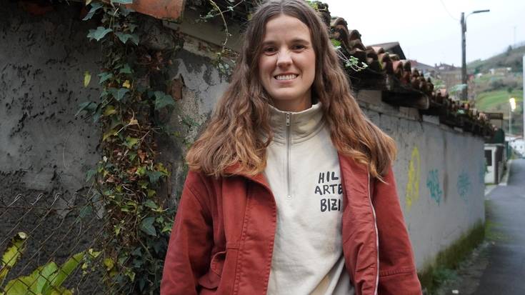 Irati Urdalleta: "Erabaki politikoak daude euskarak bizi duen egoeraren atzean"