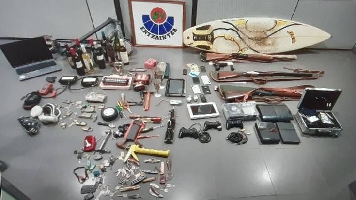 Gizon bat atxilotu dute Zarauzko trastelekuetan lapurreta egitea leporatuta