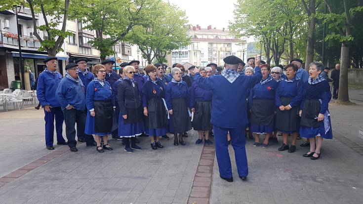 Beheko Plaza abesbatzak meza nagusian abestuko du, igandean, Legazpin