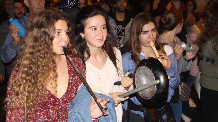 Bideoa: Protesta zaratatsua Kataluniaren alde