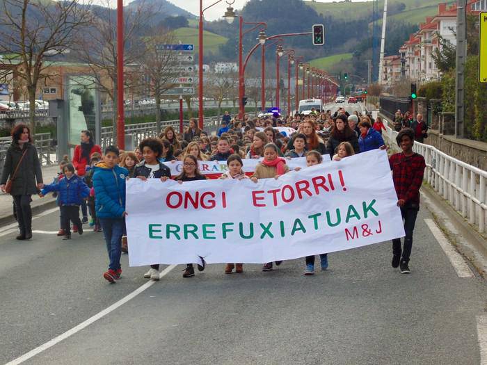 "Zumaiarrak errefuxiatuak izan gara; nola itxiko dizkiegu ateak?"