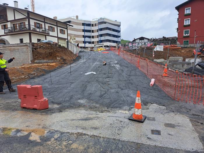 Beidazar kaletik San Martin auzora sartzeko errepidea, zabalik