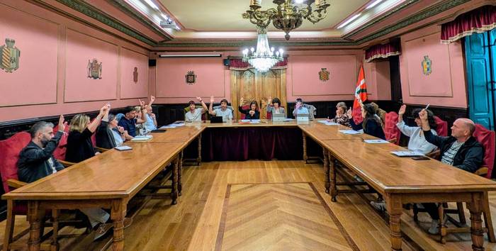 Datorren urteko udal tasak eta zergak %2 igotzea erabaki dute