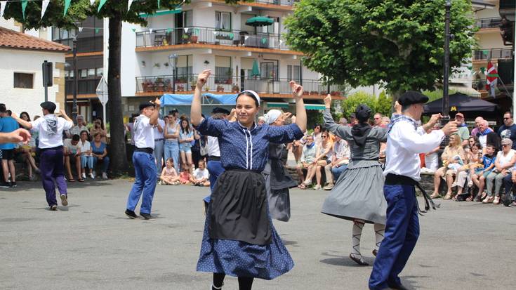 Iñurritzako bizilagunek dantzan ospatu dute San Pelaio eguna aurten ere