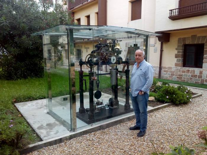 Yereguitarren erlojua bere ohiko lekuan da berriro