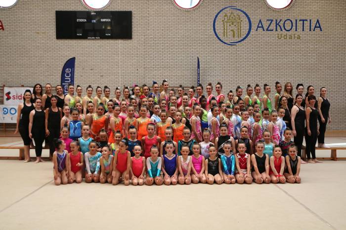 Zubiberri gimnastika erritmiko taldearen ikasturte amaierako erakustaldia
