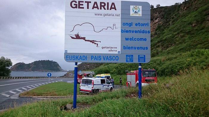 Getarian arroketara eroritako emakume bat erreskatatu zuten atzo suhiltzaileek