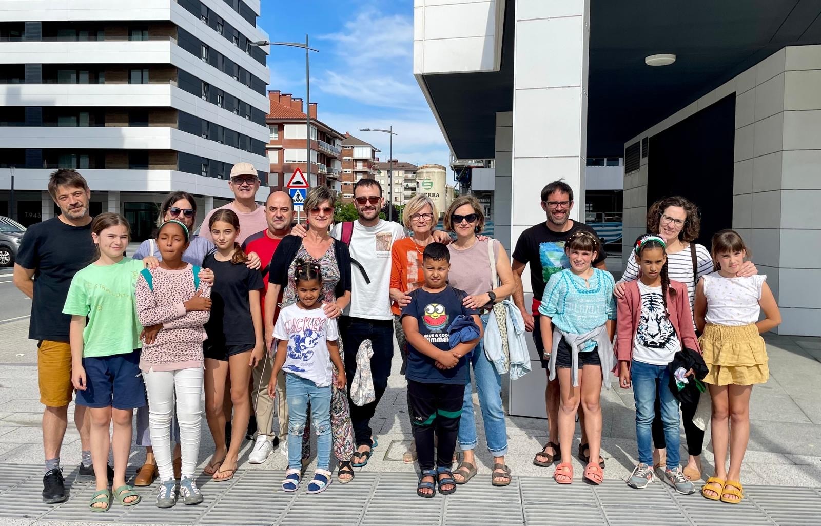 Iritsi dira uda herrian igaroko duten haur sahararrak