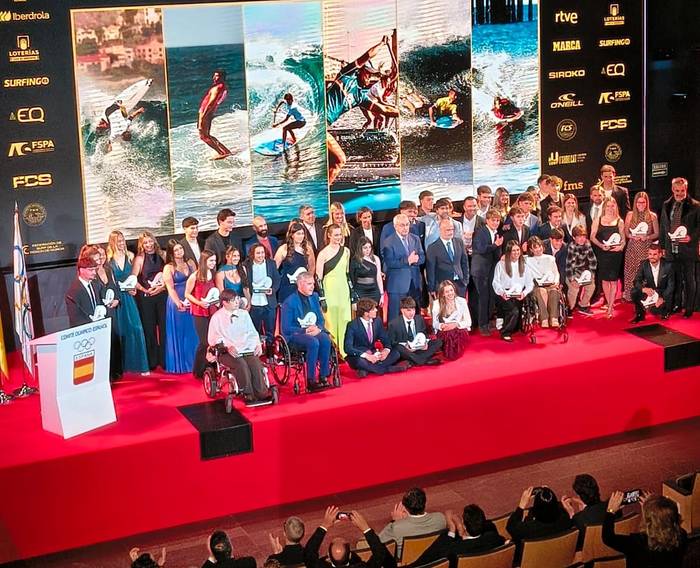 Oregi aita-semeek eta Janire Gonzalez Etxabarrik aitortzak jaso dituzte iaz erdietsitako lorpenengatik