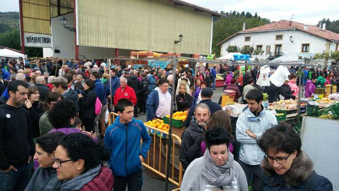Auzoko ikatzarekin erretako txahala dastatu ahalko da Elosuko ganadu ferian