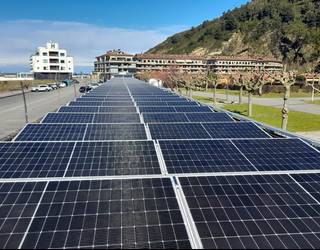 Eguzki plaken instalazioa arautzen duen udal ordenantza bozkatuko dute osteguneko bilkuran