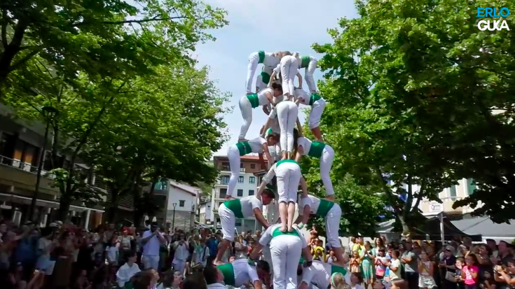 Giza gazteluen kalejirak aho zabalik utzi ditu herritarrak