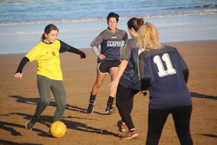 Emakume Futbolari Eguna ospatuko dute larunbat eguerdian